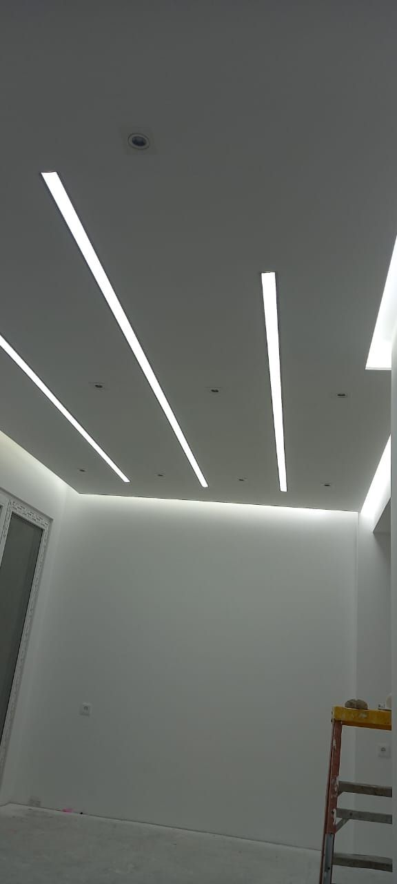 Eclairage LED lineaire trimless et spots integres au faux-plafond, La Baie d'Opale, Rolle