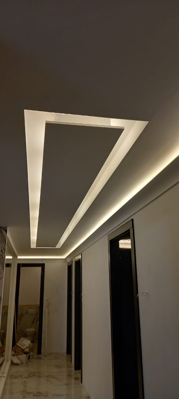 Faux-plafond geometrique avec eclairage LED chaleureux, renovation d'appartement a Rolle