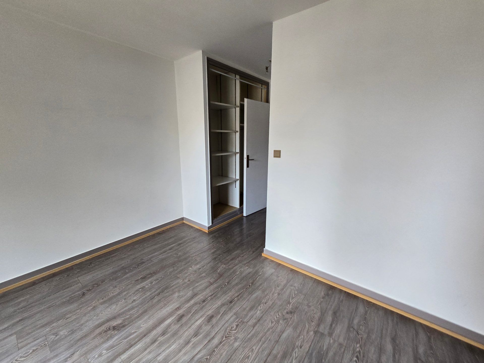 Chambre renovee dans un appartement a Nyon