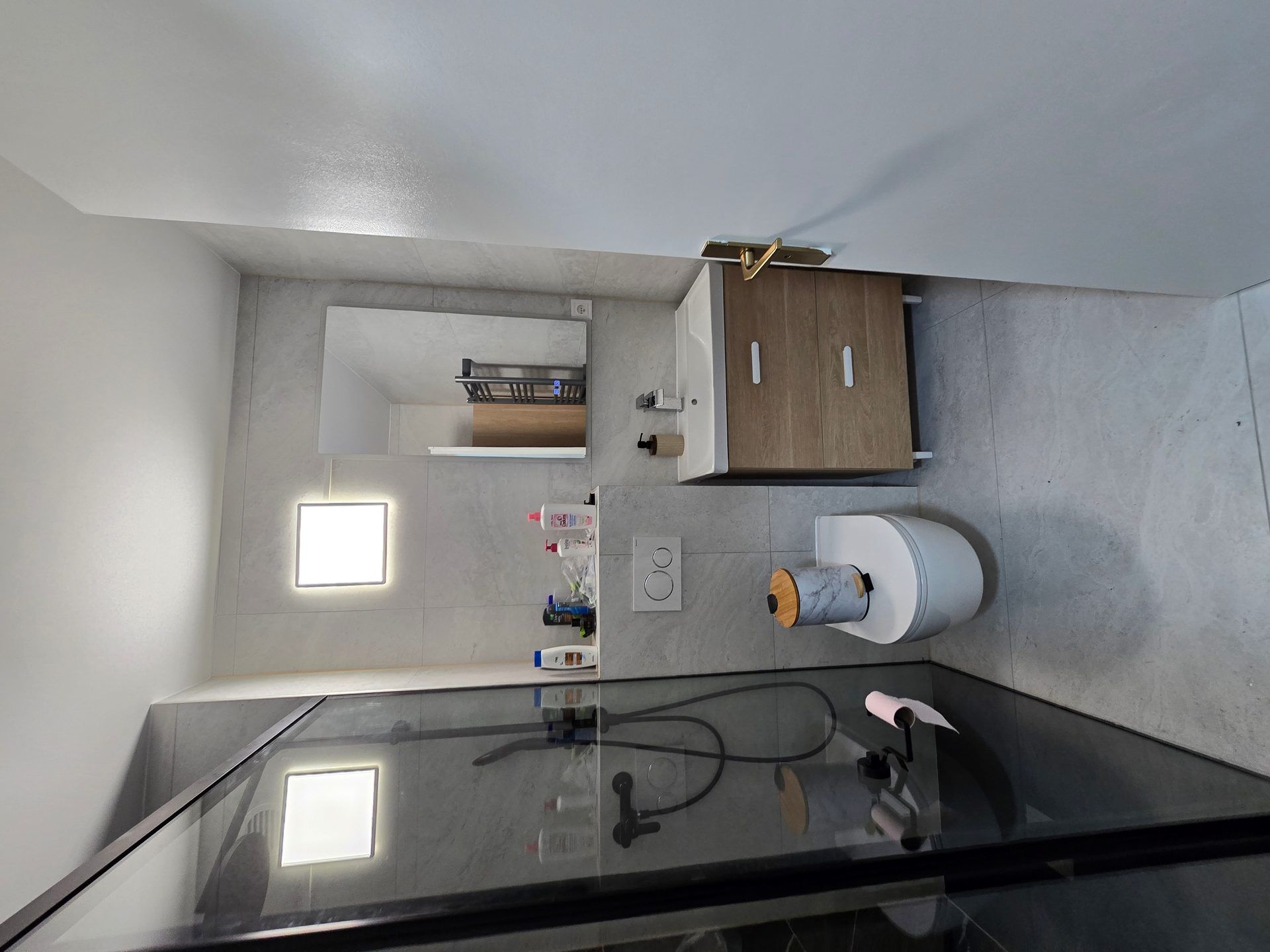 Deuxieme salle de bain renovee a Nyon