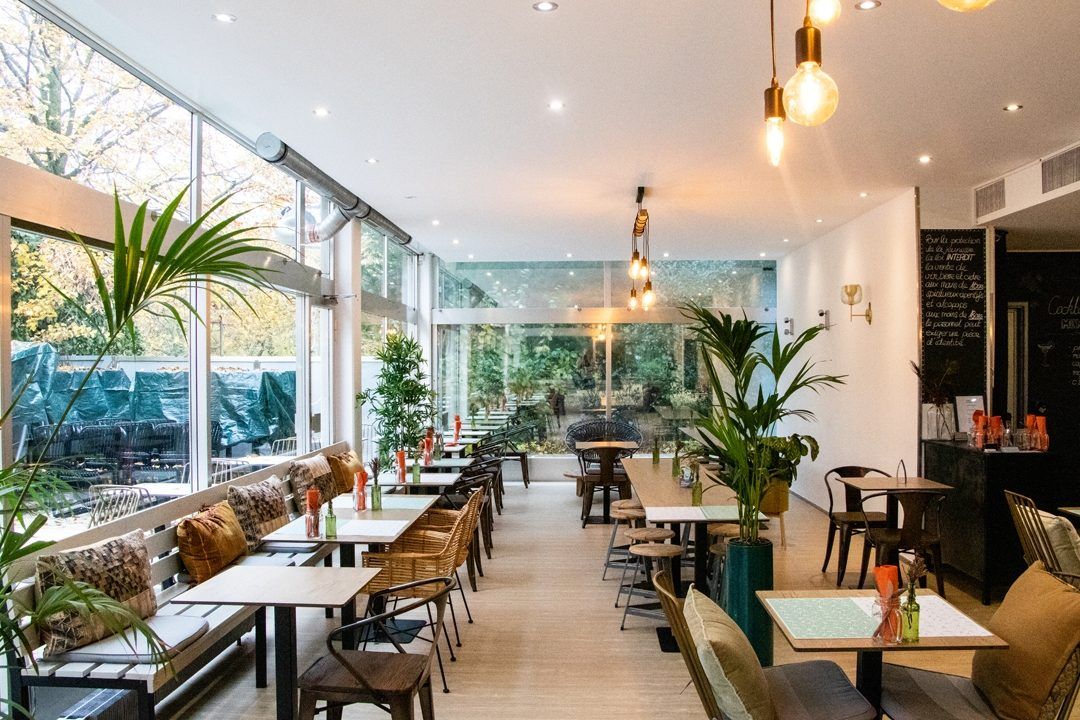 Renovation complete du Cafe-Restaurant Bel Ami a Nyon par BNG Renovation : cuisine, bar et agencement